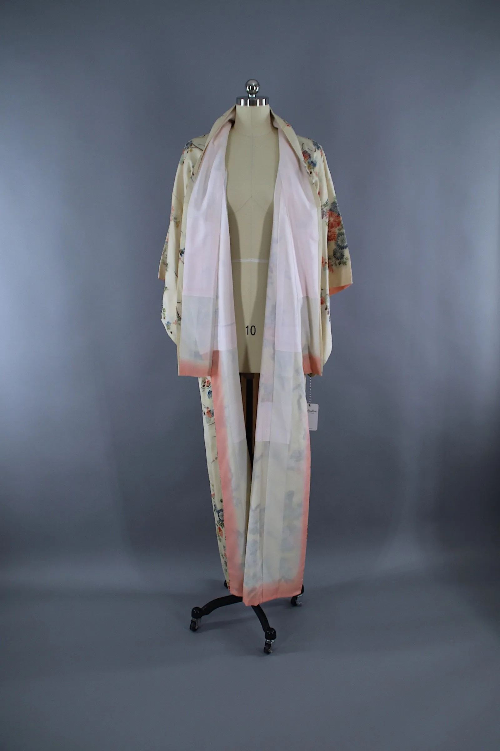 1950s Vintage Silk Kimono Robe / Ivory Metalic Floral OMESHI URUSHI Embroidery