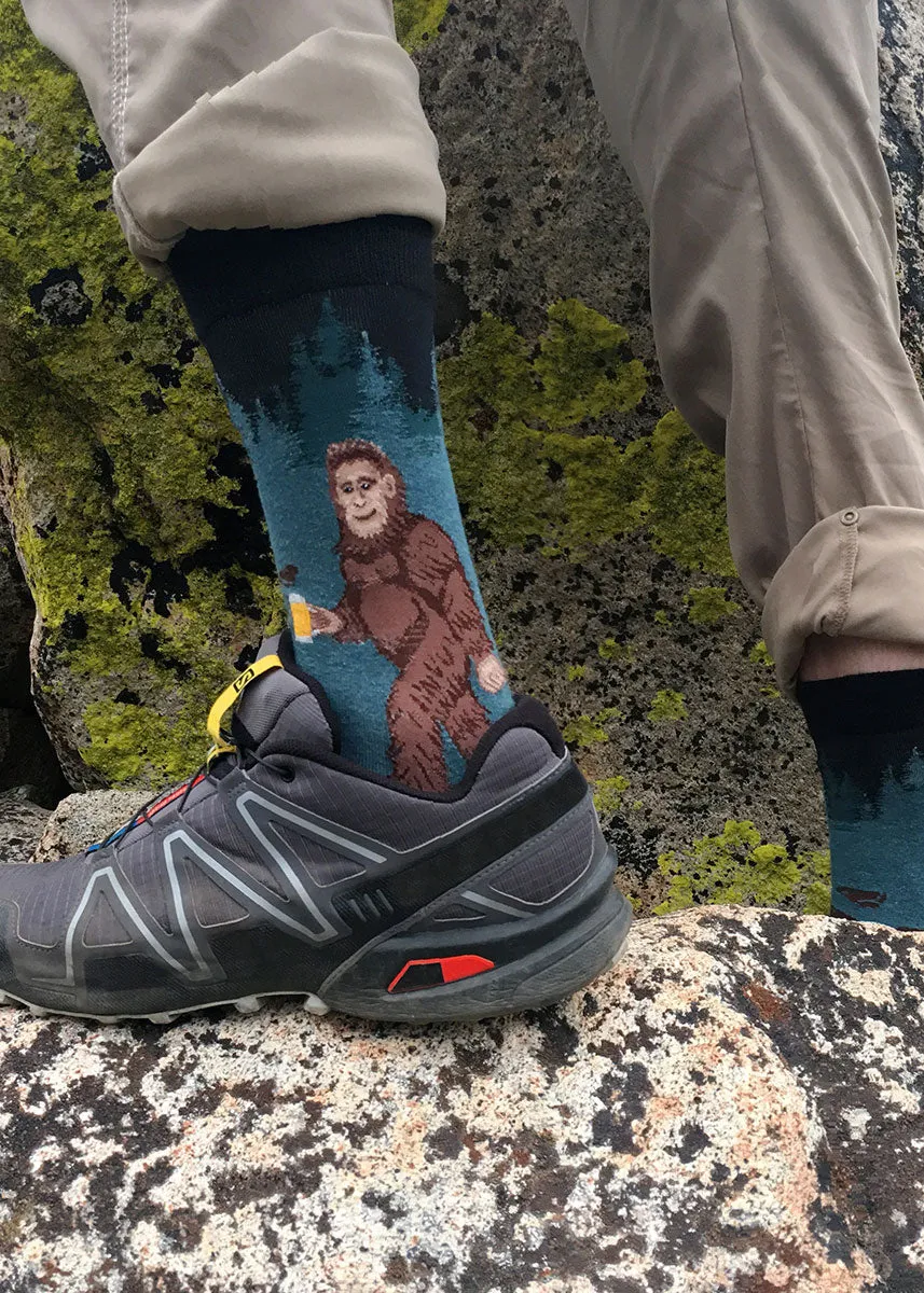 Sasquatch Loves Beer Men's Crew Socks