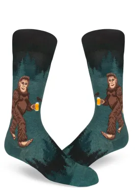 Sasquatch Loves Beer Men's Crew Socks